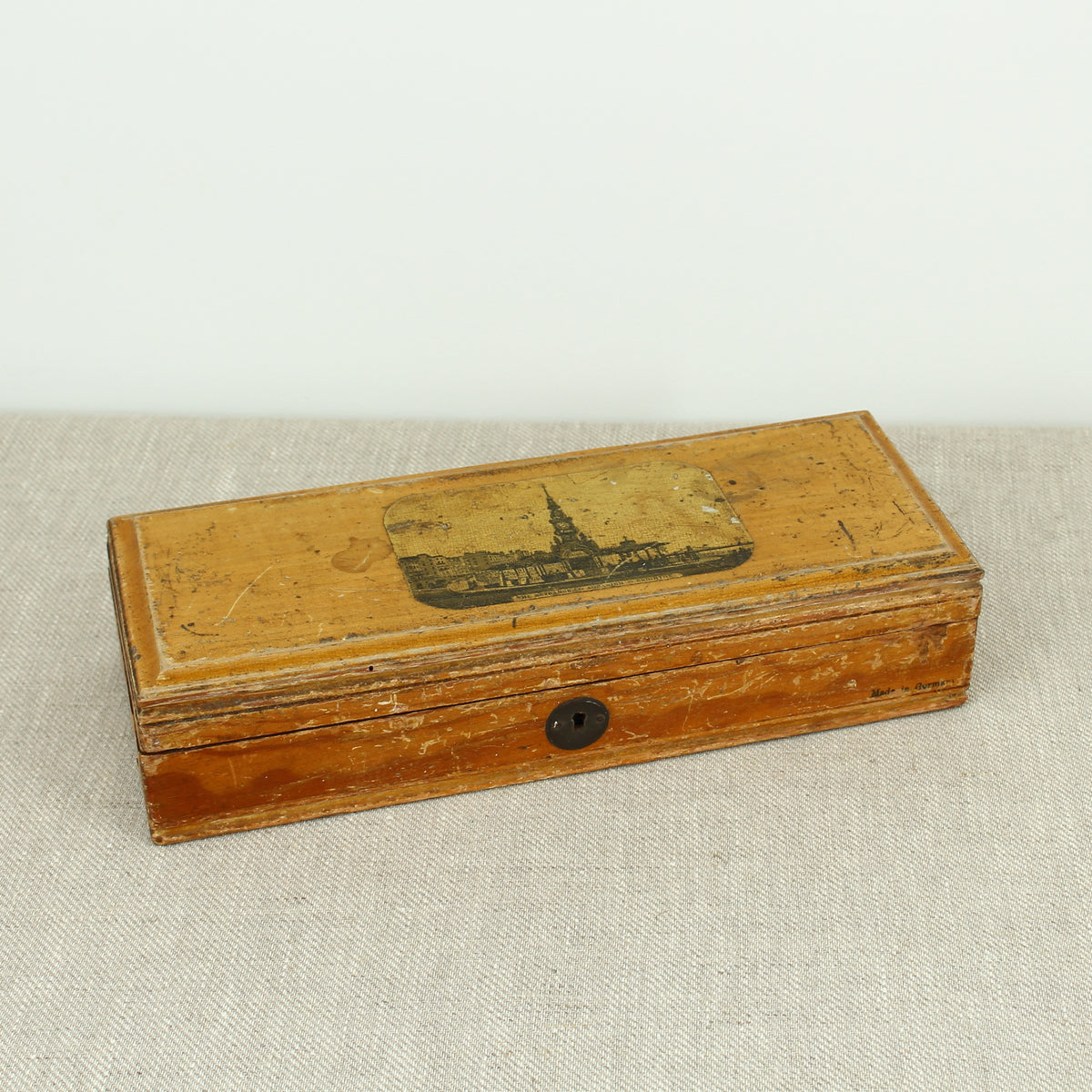 Treen, Architectural Interest - a 'Mauchline' style rectangular shaped box, of simple construction, the lid transfer printed with a view of the entrance to the Brighton aquarium