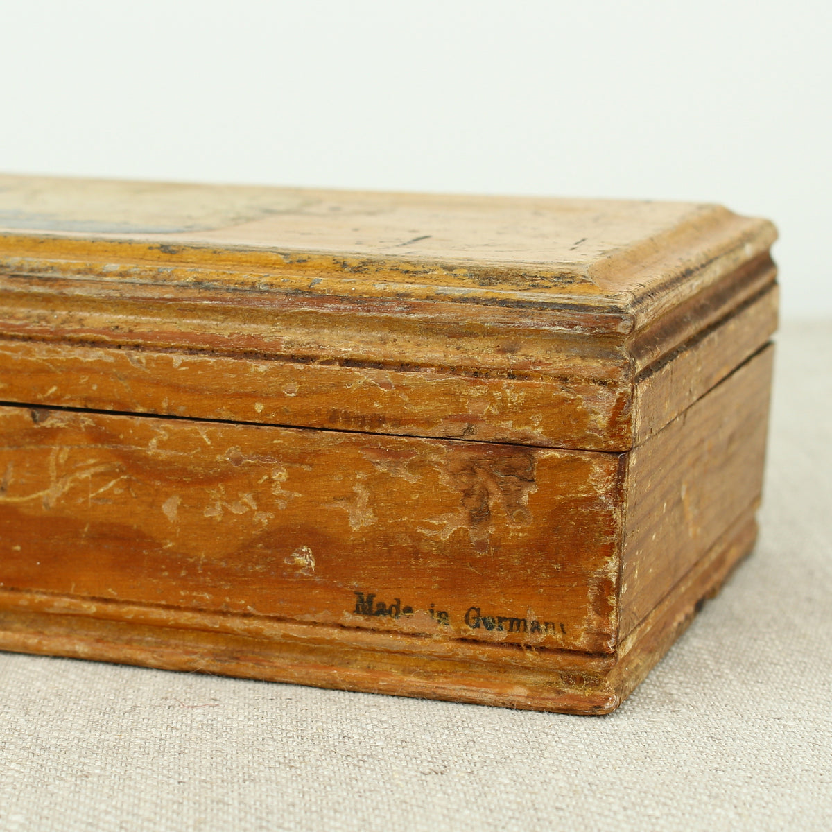 Treen, Architectural Interest - a 'Mauchline' style rectangular shaped box, of simple construction, the lid transfer printed with a view of the entrance to the Brighton aquarium