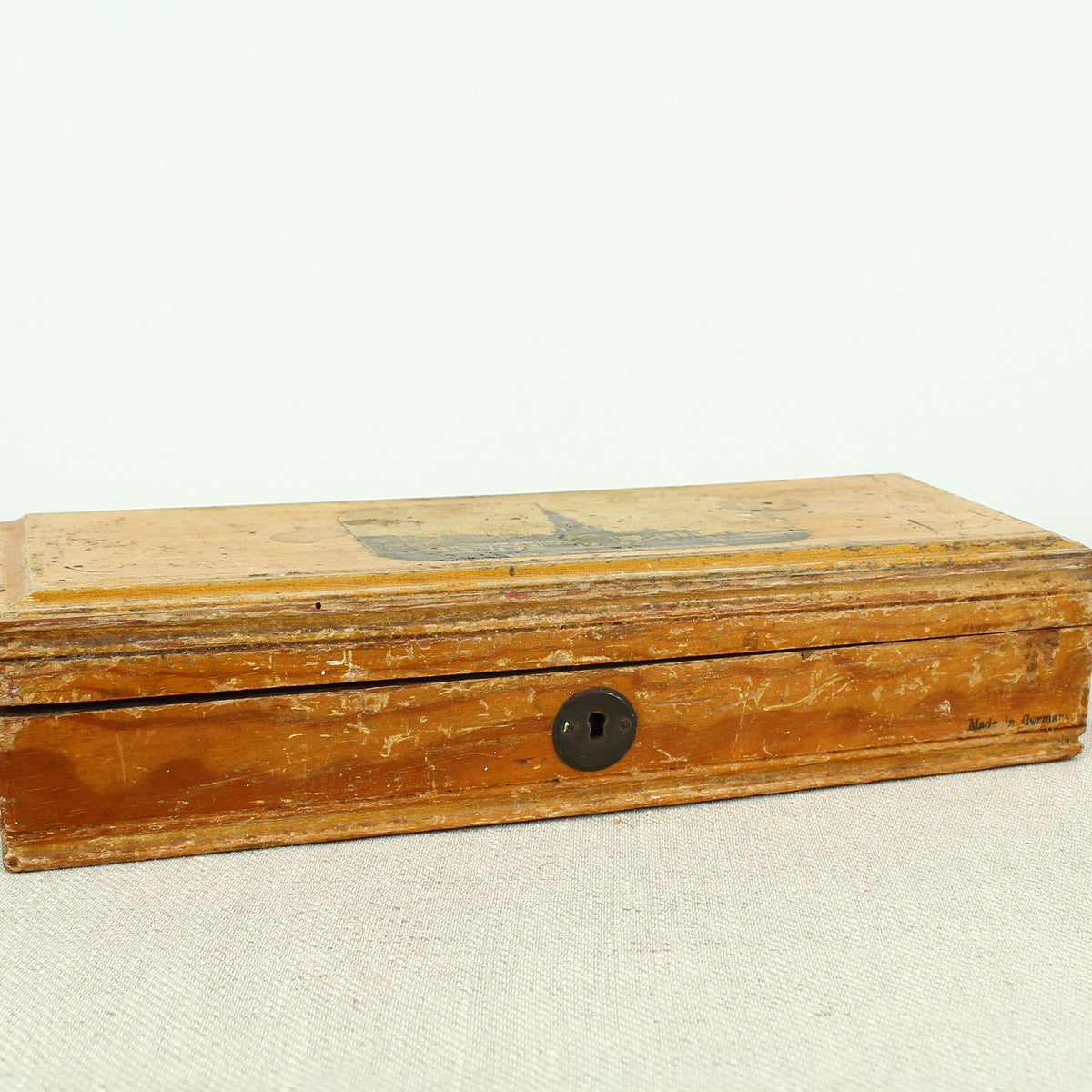 Treen, Architectural Interest - a 'Mauchline' style rectangular shaped box, of simple construction, the lid transfer printed with a view of the entrance to the Brighton aquarium