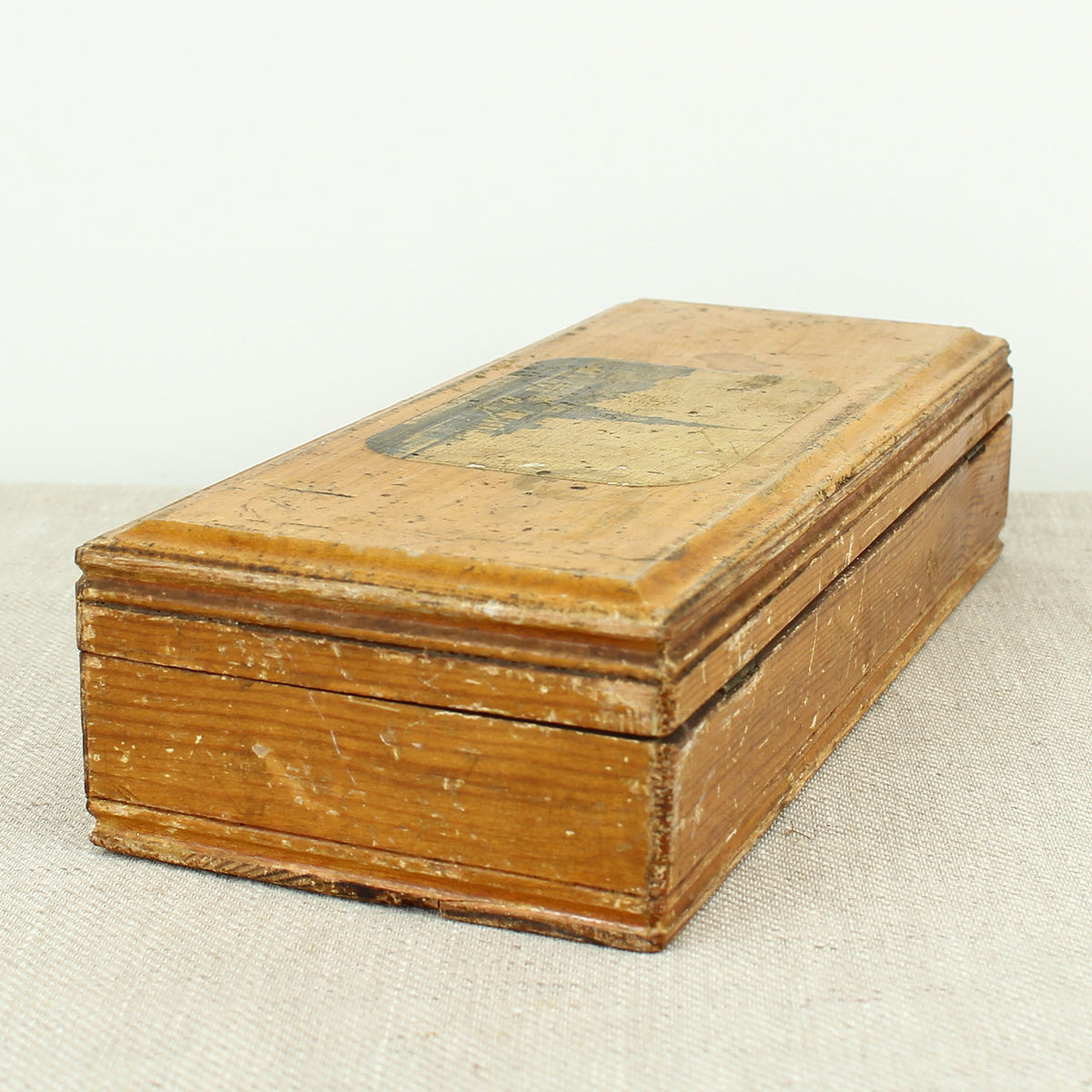 Treen, Architectural Interest - a 'Mauchline' style rectangular shaped box, of simple construction, the lid transfer printed with a view of the entrance to the Brighton aquarium