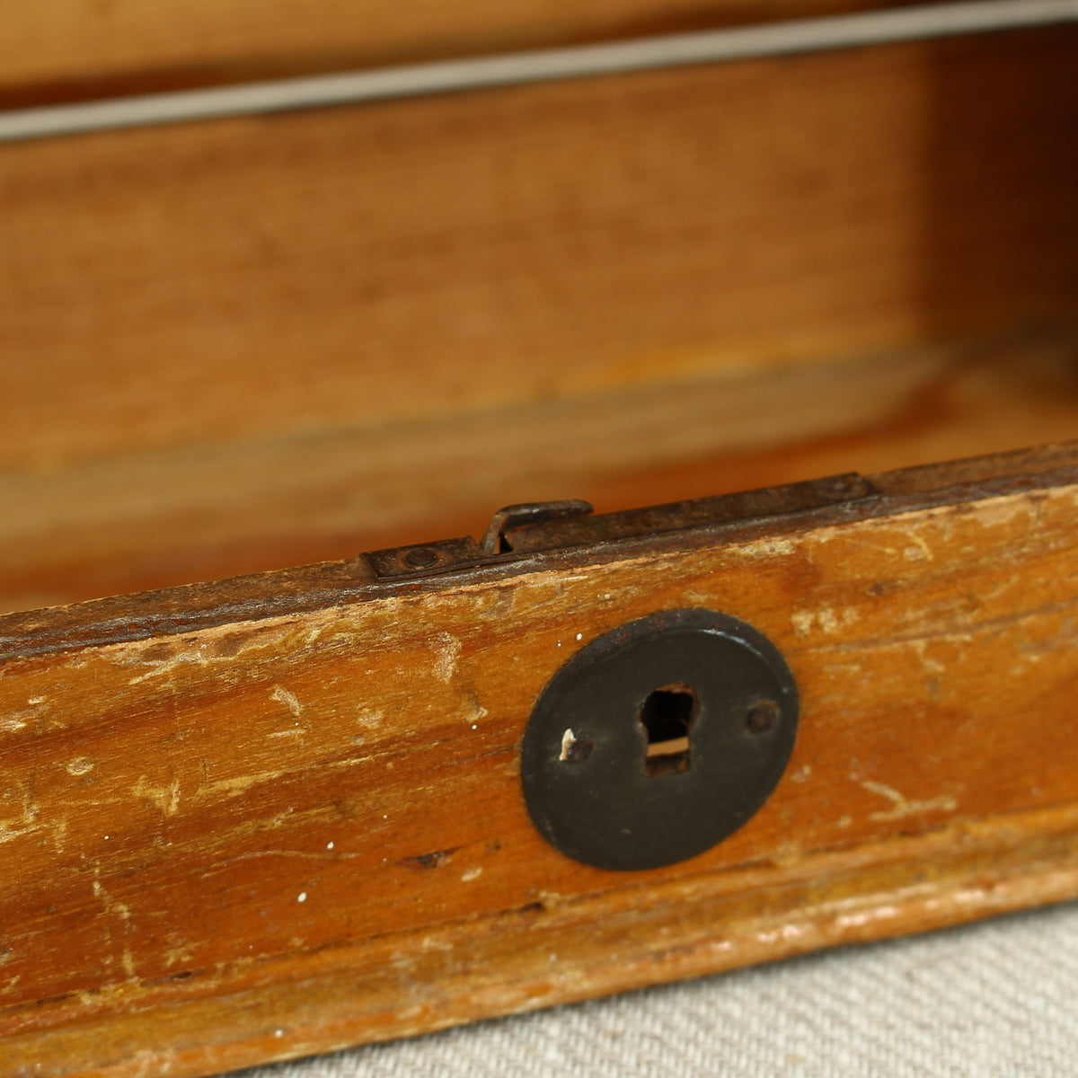 Treen, Architectural Interest - a 'Mauchline' style rectangular shaped box, of simple construction, the lid transfer printed with a view of the entrance to the Brighton aquarium