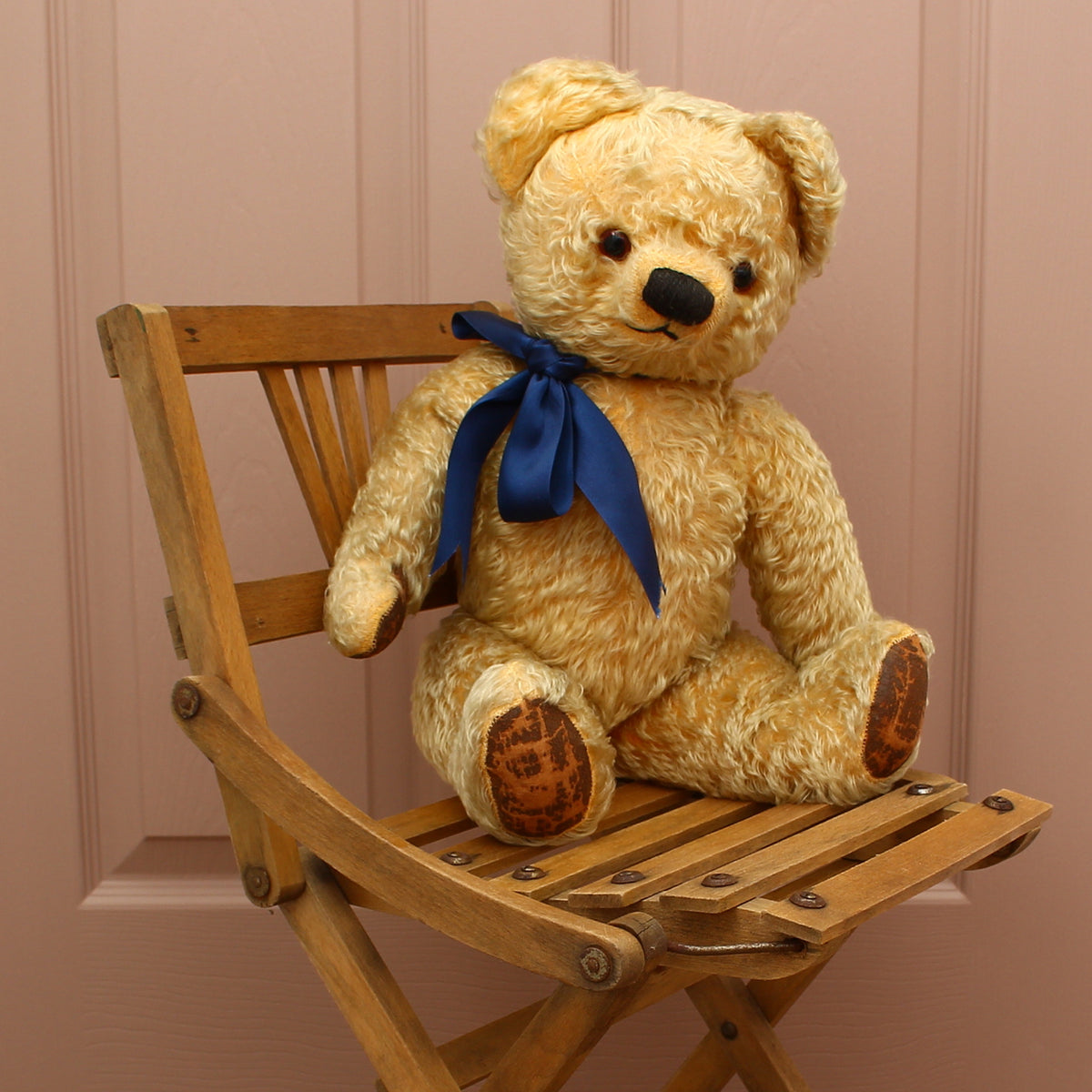 Furniture - a vintage mid-century wooden child's folding chair, manufactured in Czechoslovakia, sunburst or fan-shaped slat backrest, probably manufactured by Sfinx Fiľakovo or Thonet