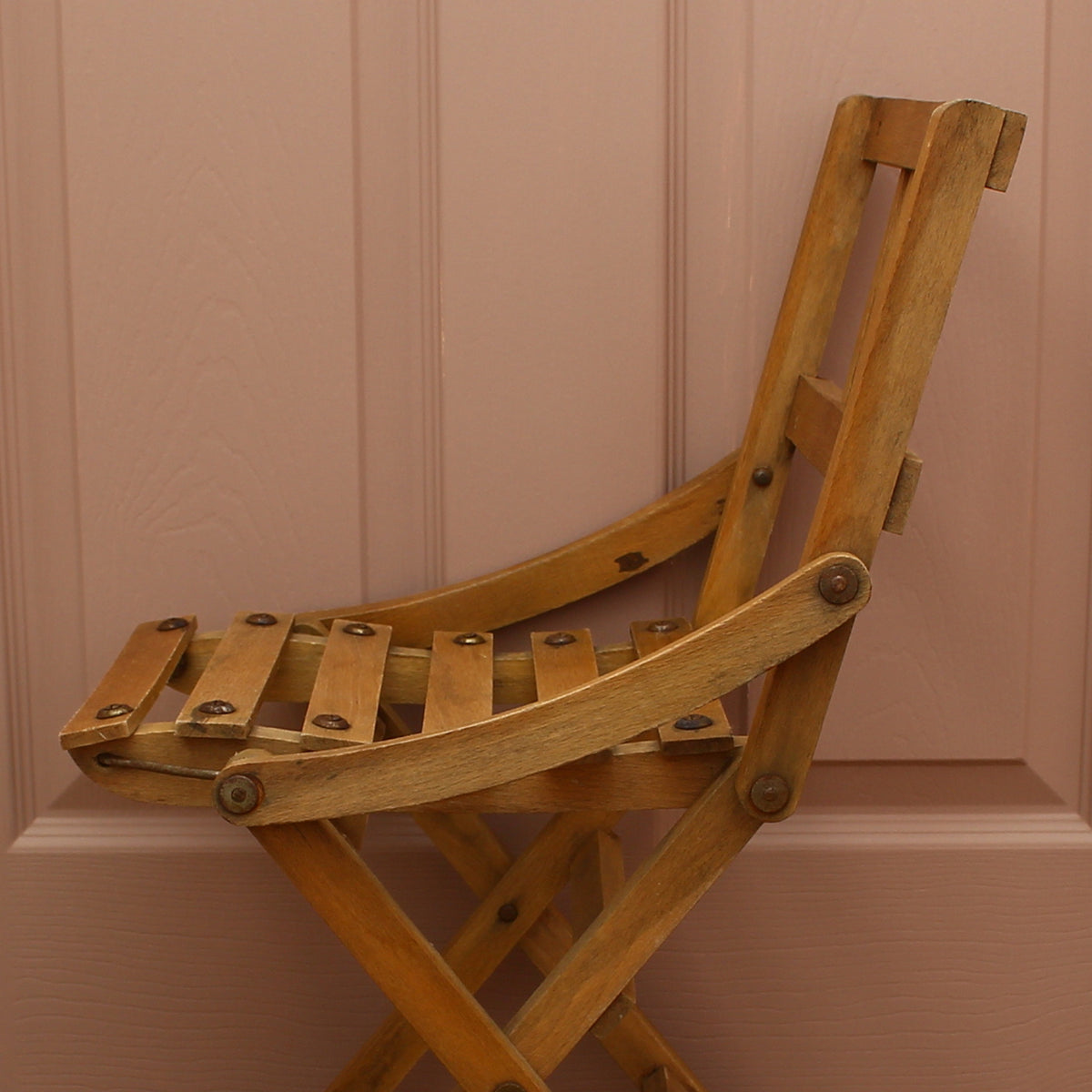 Furniture - a vintage mid-century wooden child's folding chair, manufactured in Czechoslovakia, sunburst or fan-shaped slat backrest, probably manufactured by Sfinx Fiľakovo or Thonet