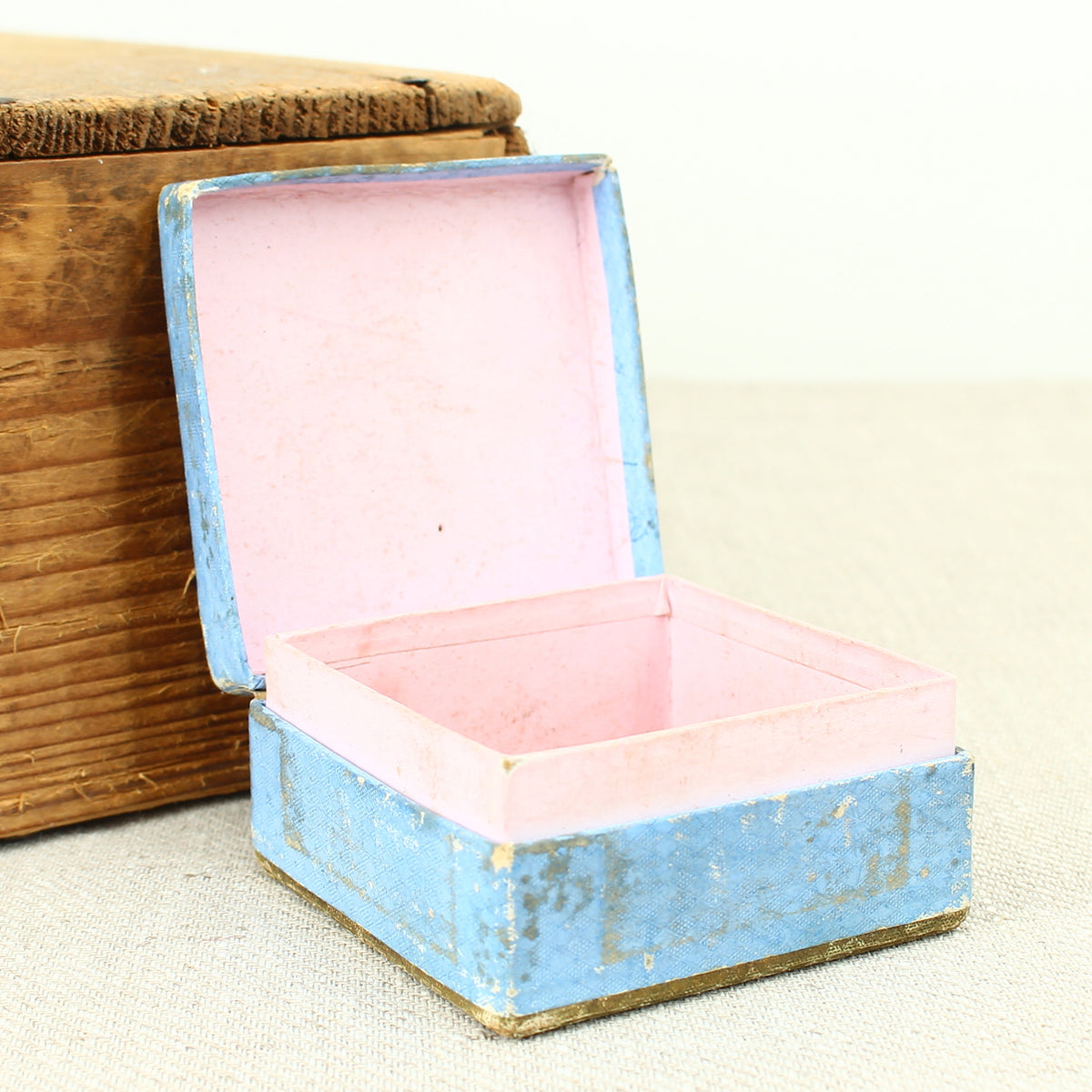 Antique Packaging & British History - a Victorian square shaped pictorial souvenir cardboard box