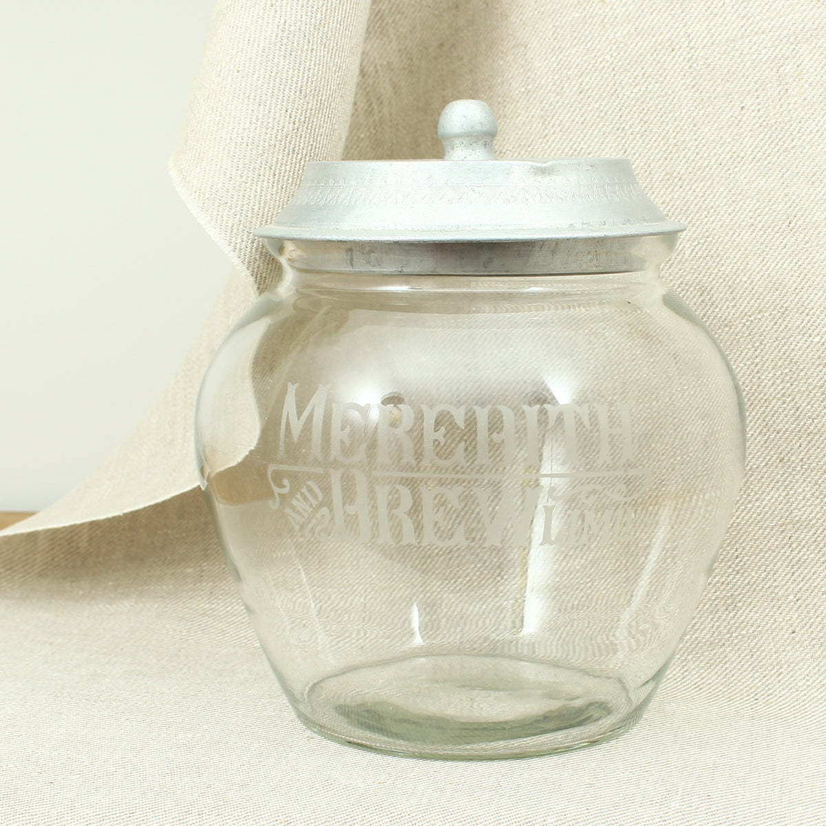 Advertising - an early 20th century glass shop counter-top biscuit jar and cover, Meredith & Drew