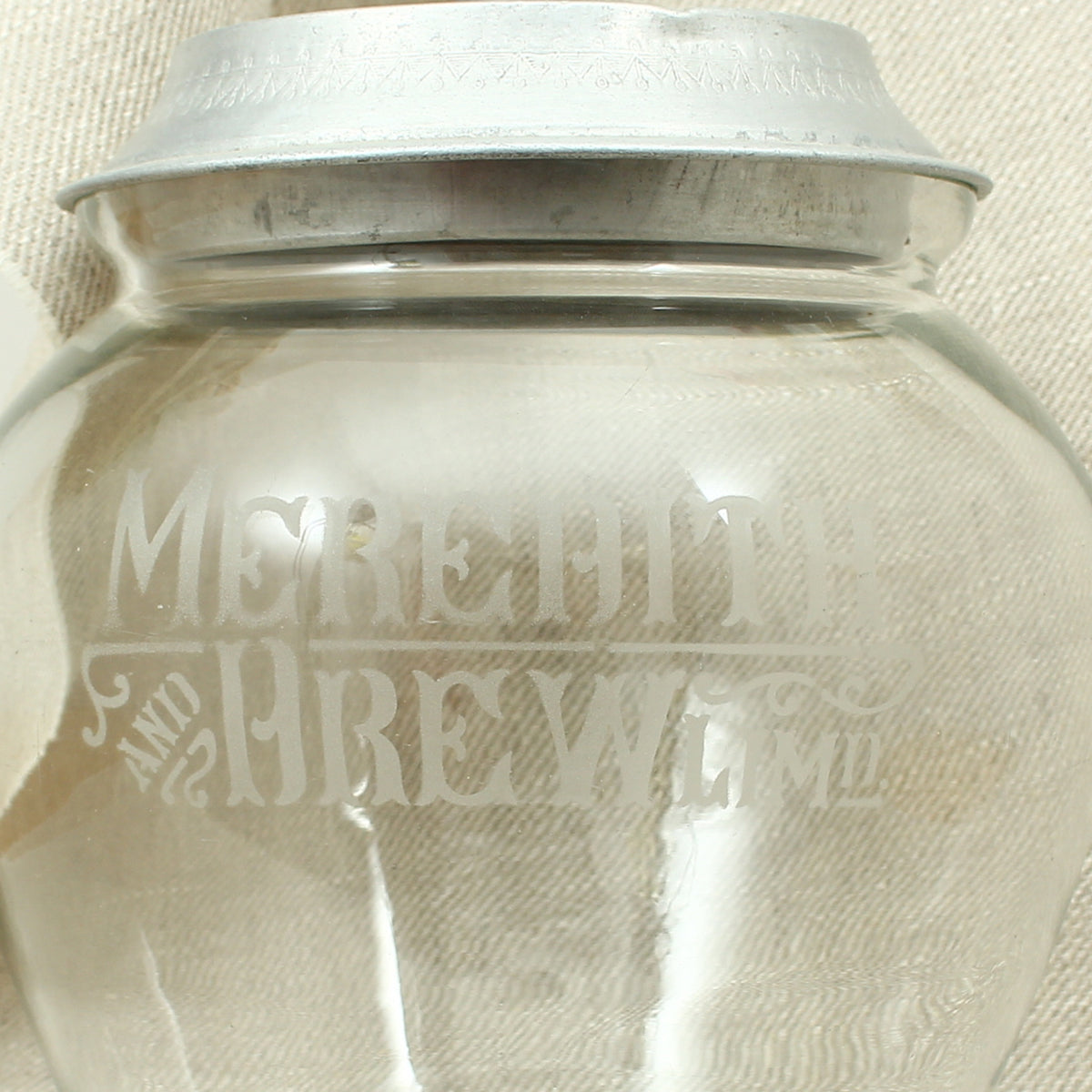 Advertising - an early 20th century glass shop counter-top biscuit jar and cover, Meredith & Drew