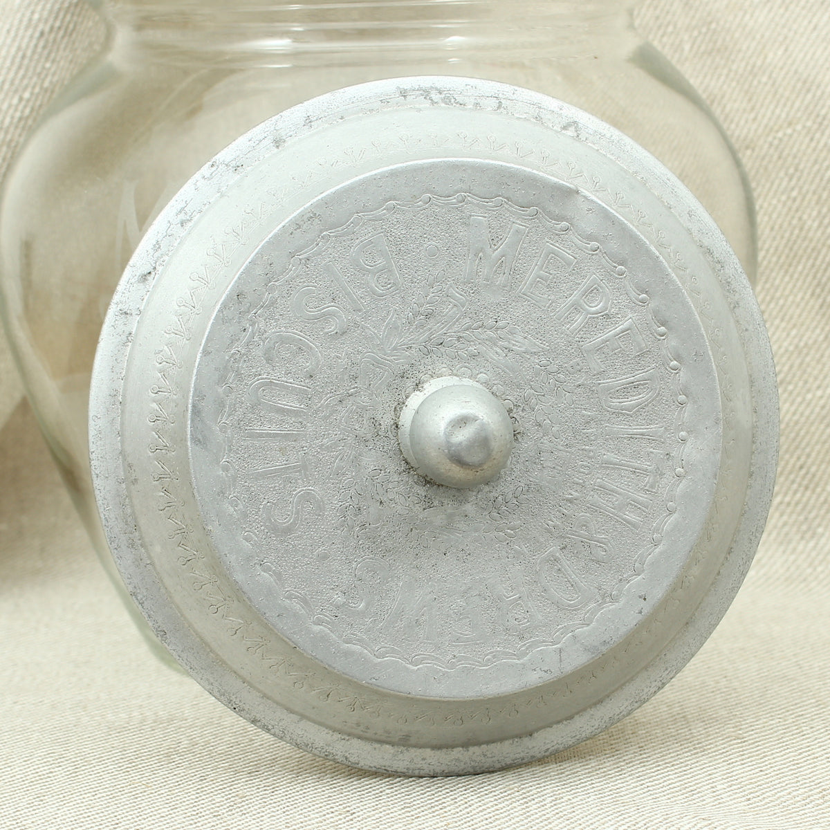 Advertising - an early 20th century glass shop counter-top biscuit jar and cover, Meredith & Drew