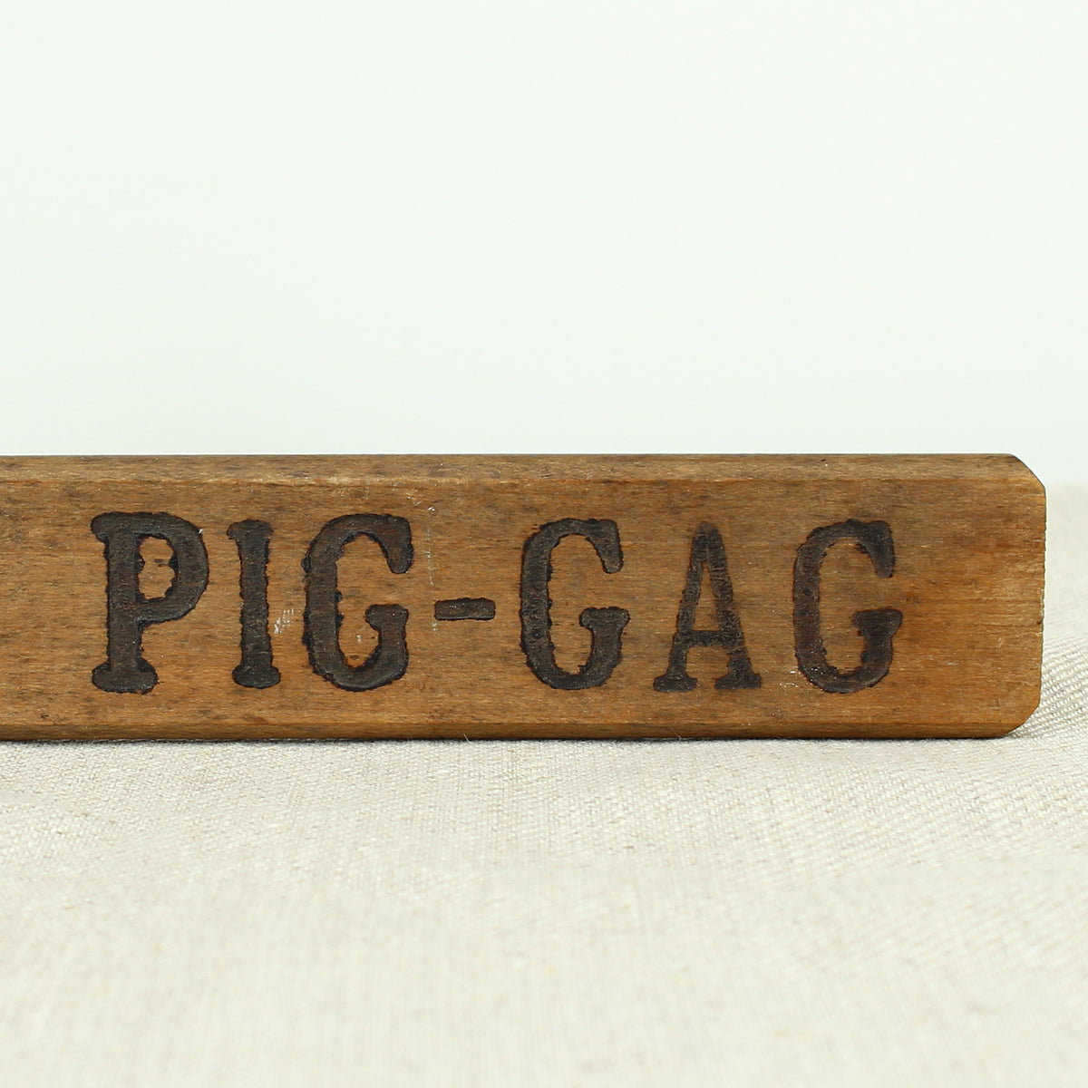 Treen, Veterinary Equipment - a wooden rounded rectangular shaped Pig gag stick for dosing