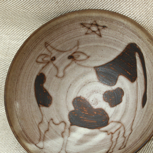 Tessa Fuch (British 1936-2012), matte glazed bowl, decorated with a stylized Cow and star, 16cm diameter, impressed initials to base
