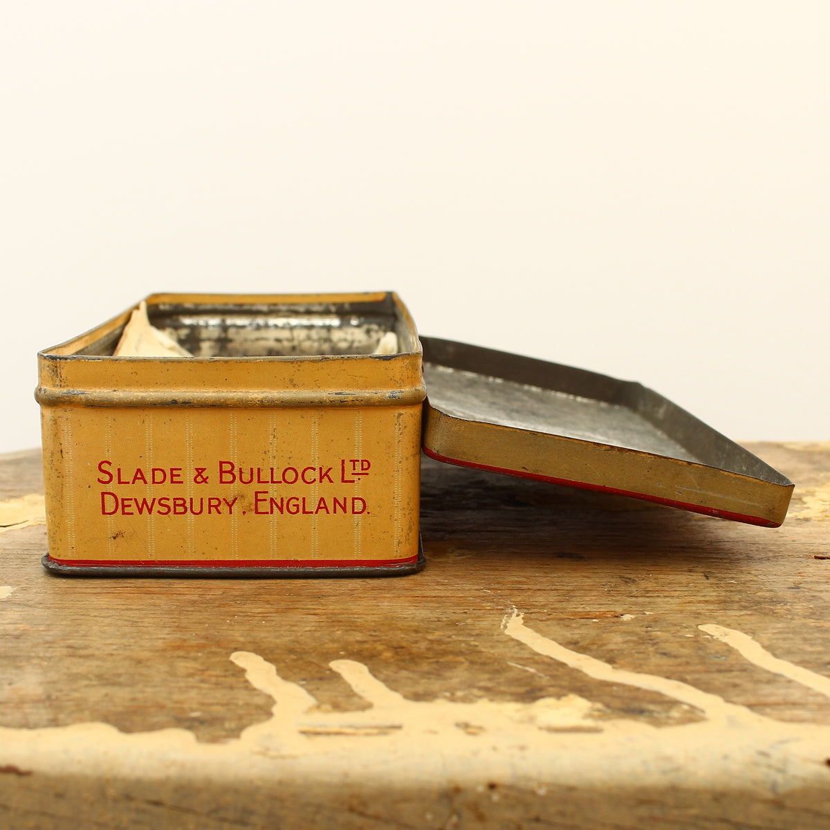 Advertising - a Slade & Bullock Ltd rounded rectangular shaped pictorial advertising tin