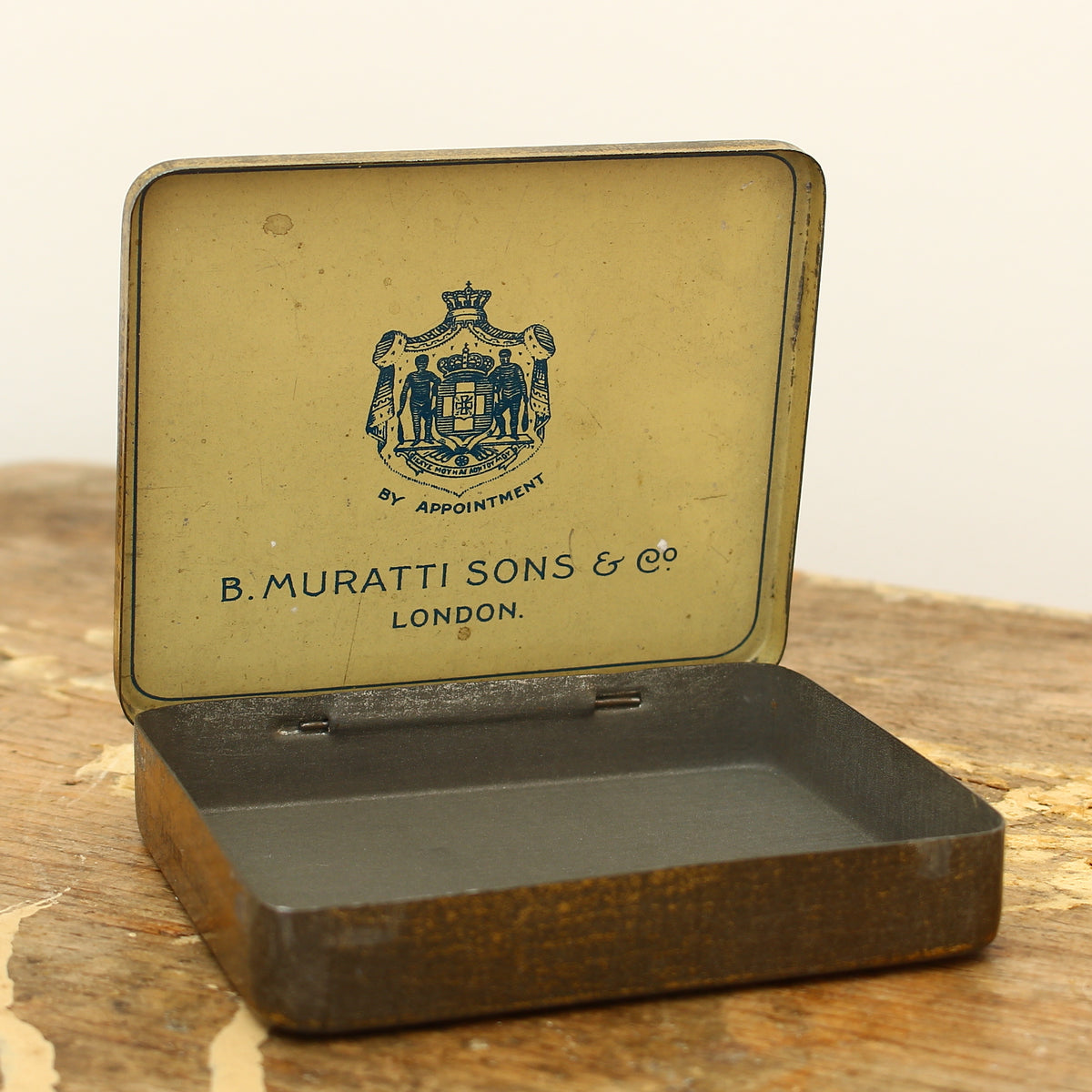 Advertising - a B.Muratti Sons & Co. 1930's rounded rectangular shaped pictorial cigarette tin