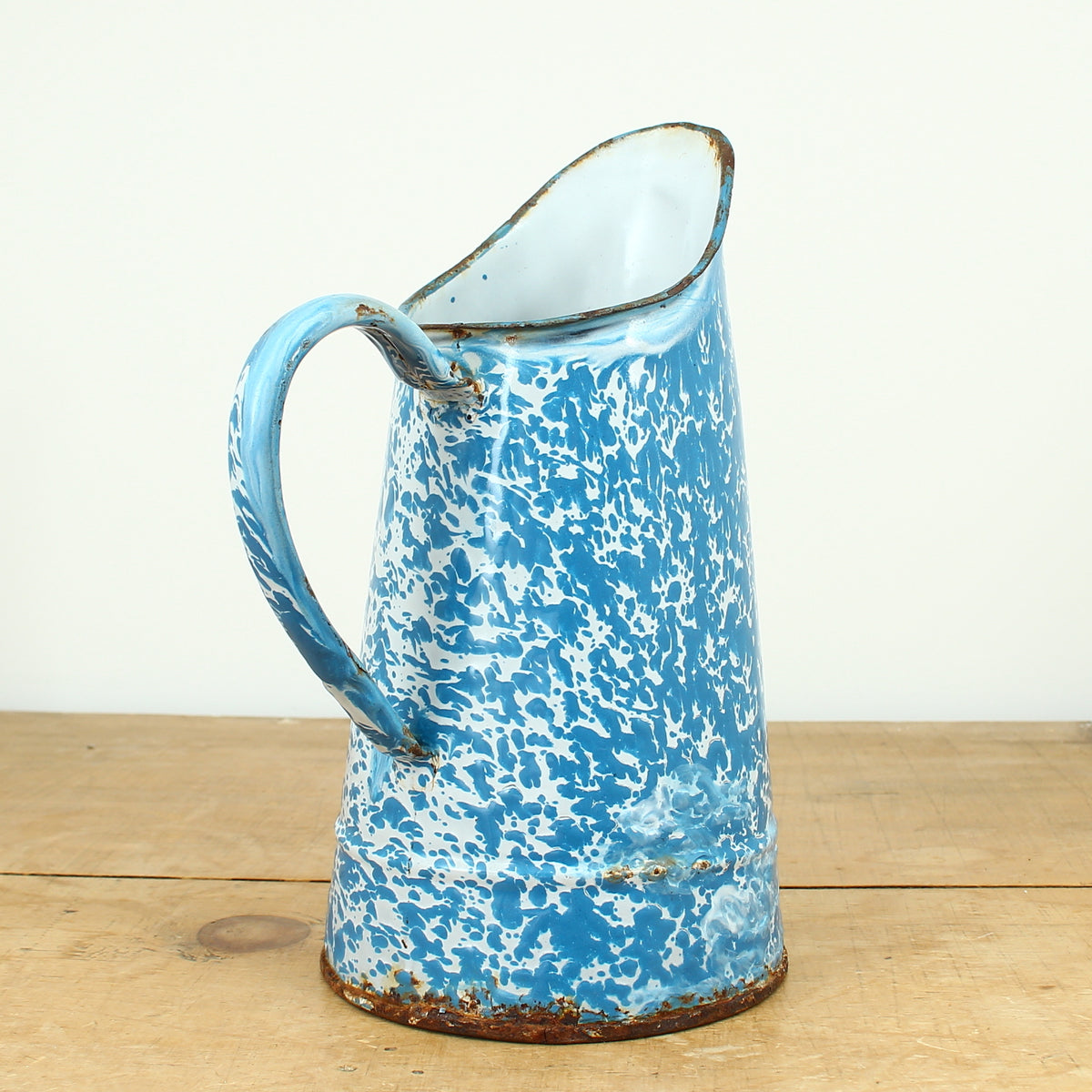 A vintage French blue and white marbled pattern enamel pitcher jug, 24cm high