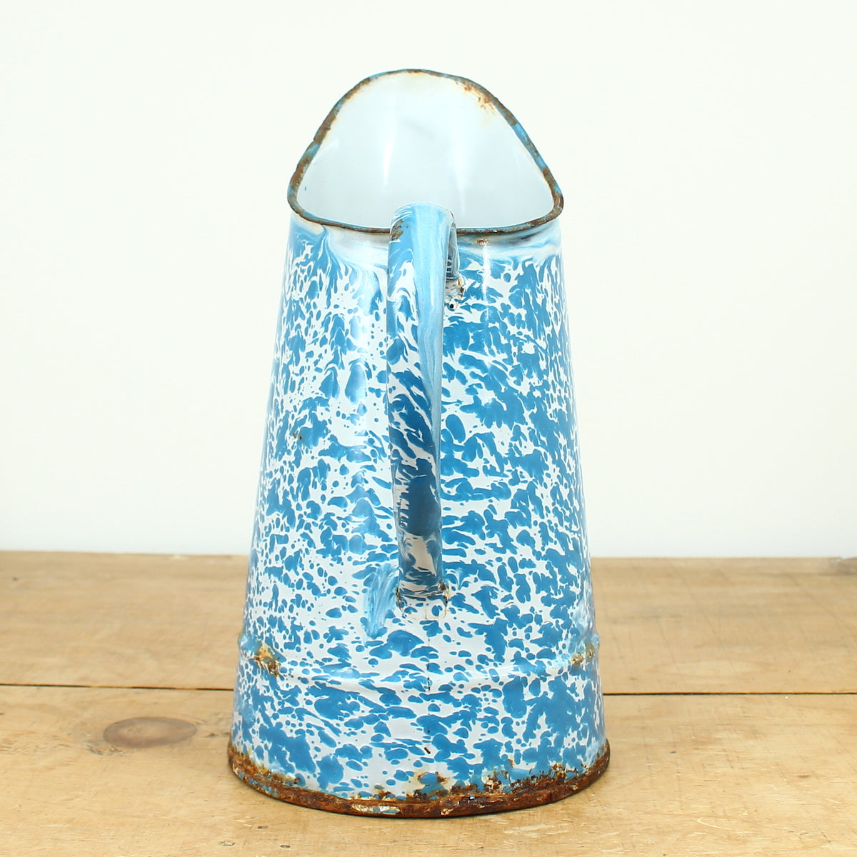 A vintage French blue and white marbled pattern enamel pitcher jug, 24cm high